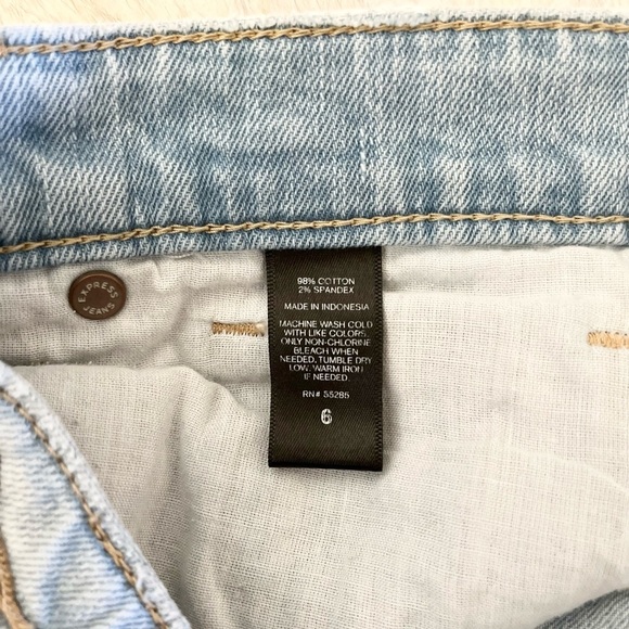 Express Jeans Light Wash Distressed Fray Denim Mini Skirt Size 6 - Picture 7 of 7